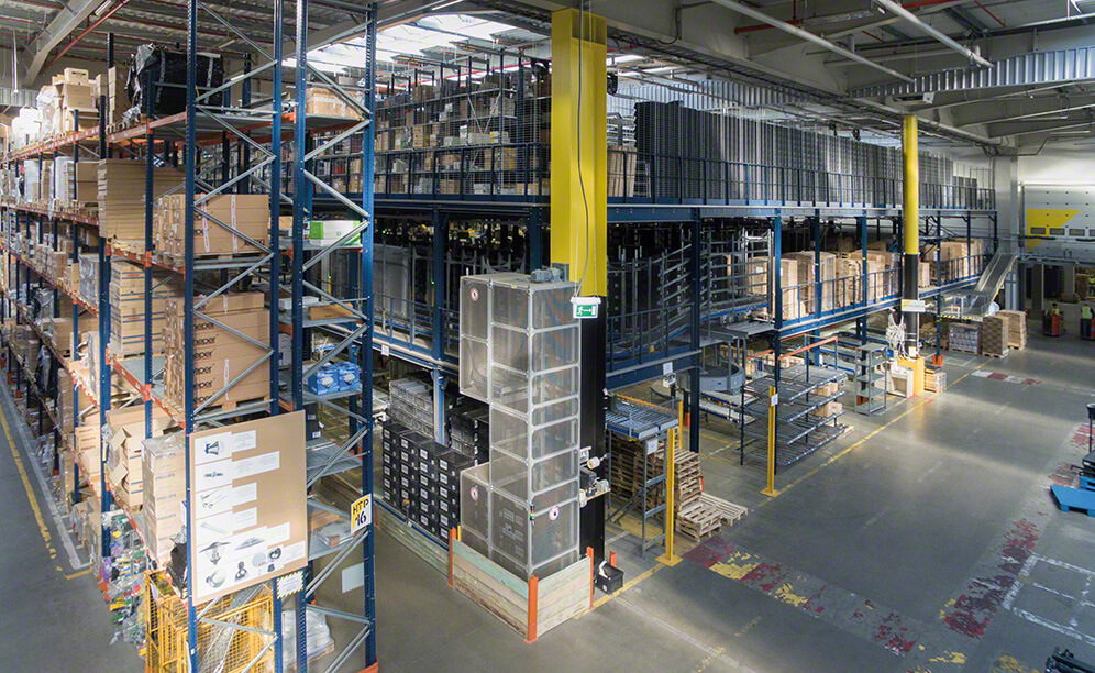 3LP S.A. posee un enorme centro logístico con capacidad para 35.000 estibas y en el que Mecalux ha suministrado racks selectivos, racks dinámicos, una entreplanta y un bloque de picking con tres niveles de pasarelas