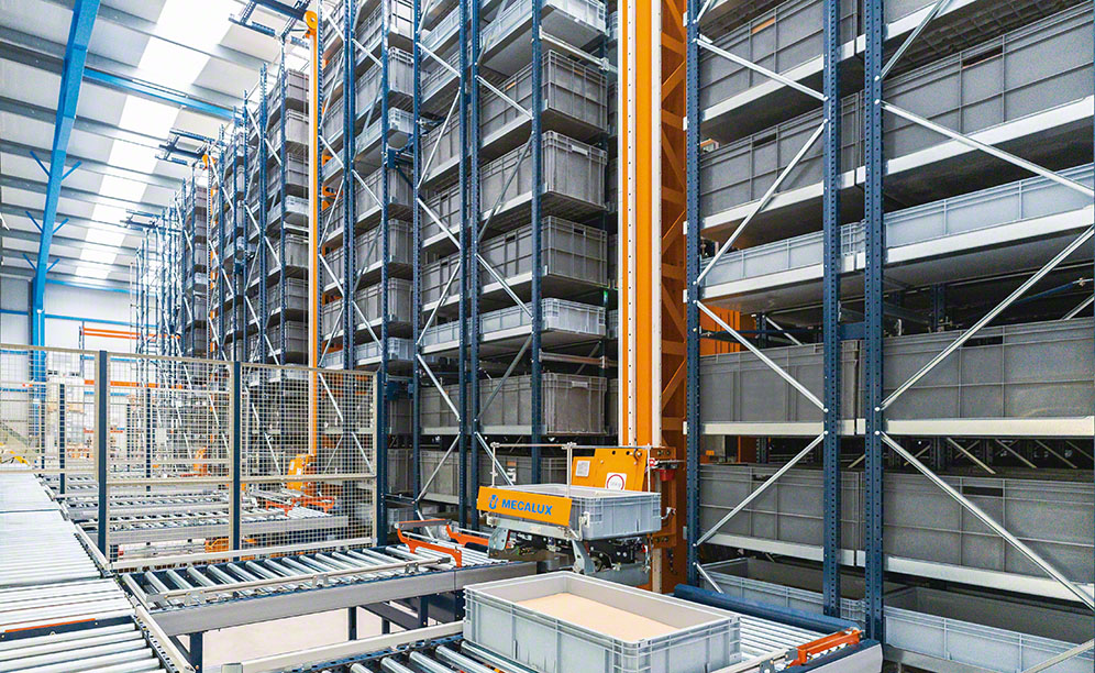 La bodega automática gestiona 8.000 cajas en tan solo 625 m²