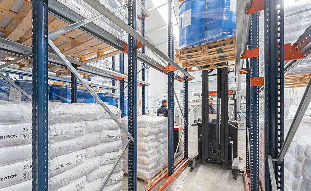 Global-TALKE: bodega con productos químicos - Mecalux.com.co